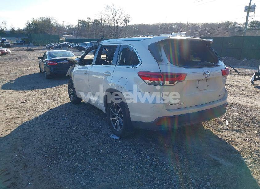 Photo 3 of 2017 Toyota Highlander XLE (VIN 5TDJZRFH4HS519203)