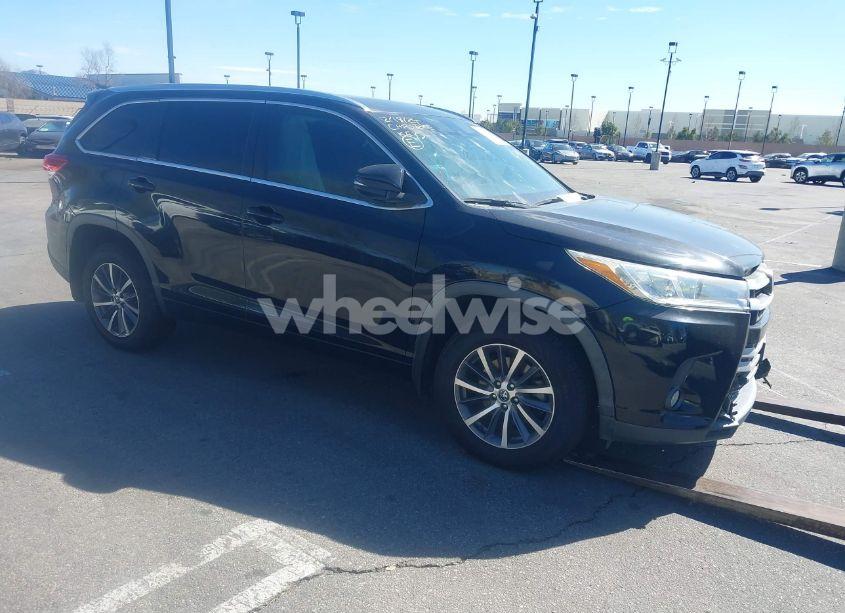 2018 Toyota Highlander XLE (VIN 5TDJZRFH4JS537223) main photo