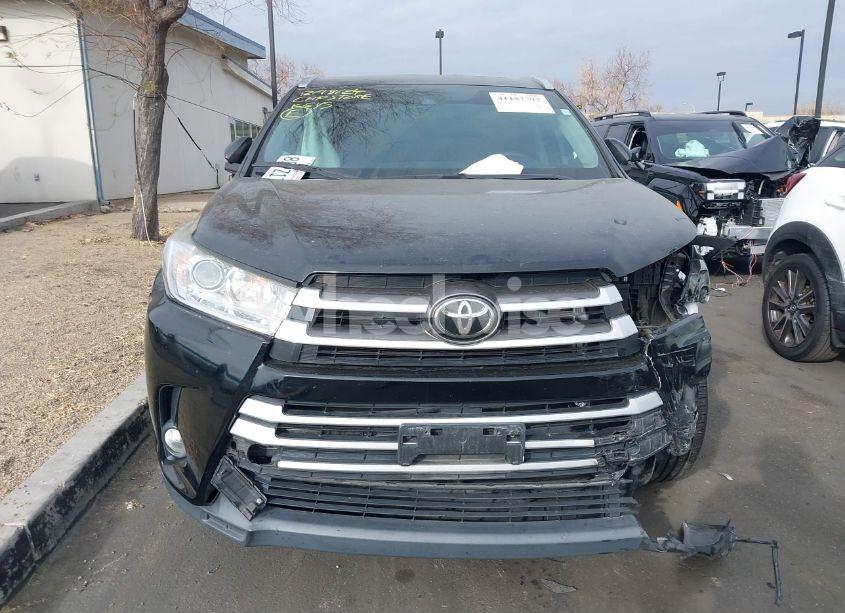 Photo 12 of 2018 Toyota Highlander XLE (VIN 5TDJZRFH4JS537223)