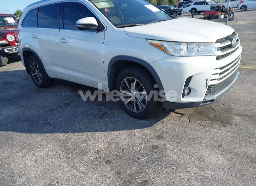 2018 Toyota Highlander XLE (VIN 5TDJZRFH4JS544222) main photo