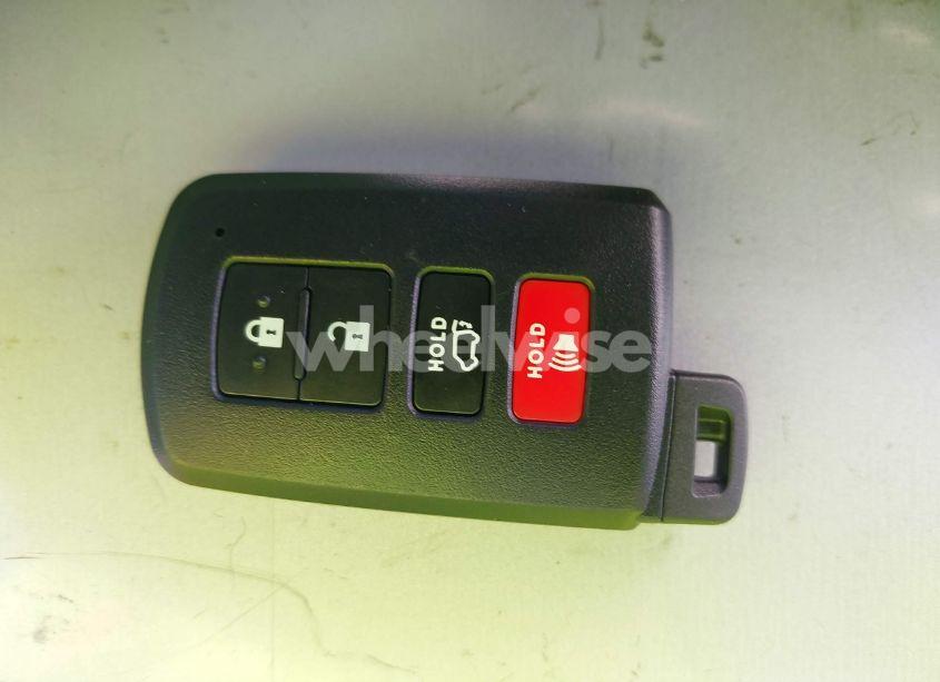 Photo 11 of 2018 Toyota Highlander XLE (VIN 5TDJZRFH4JS544222)