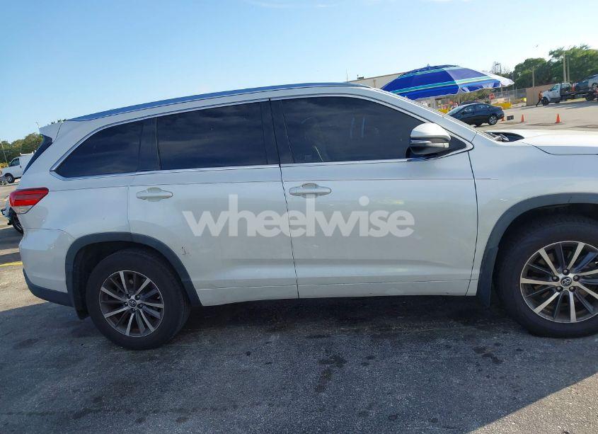 Photo 13 of 2018 Toyota Highlander XLE (VIN 5TDJZRFH4JS544222)