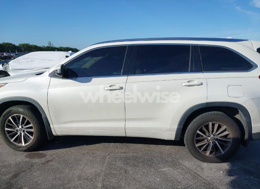 Photo 14 of 2018 Toyota Highlander XLE (VIN 5TDJZRFH4JS544222)