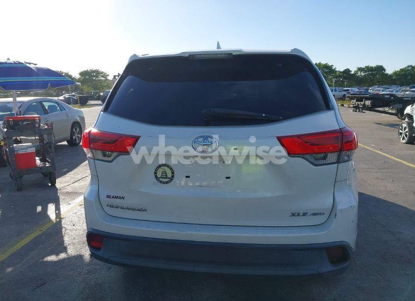 Photo 16 of 2018 Toyota Highlander XLE (VIN 5TDJZRFH4JS544222)