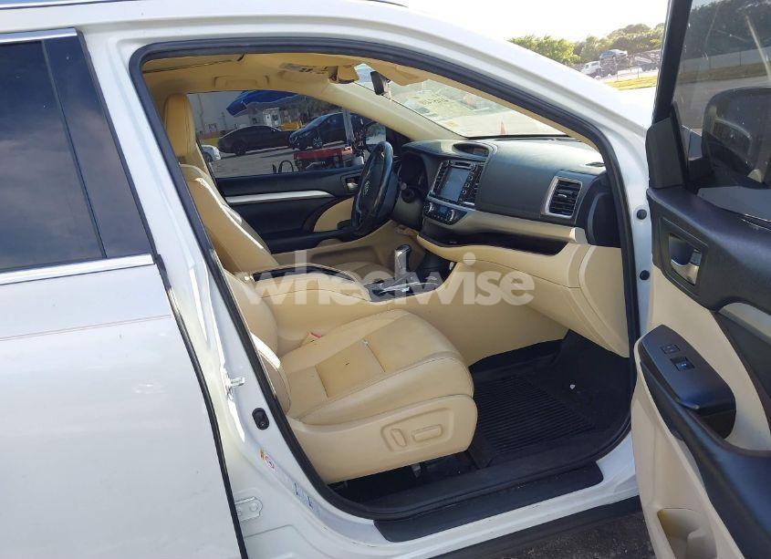 Photo 5 of 2018 Toyota Highlander XLE (VIN 5TDJZRFH4JS544222)