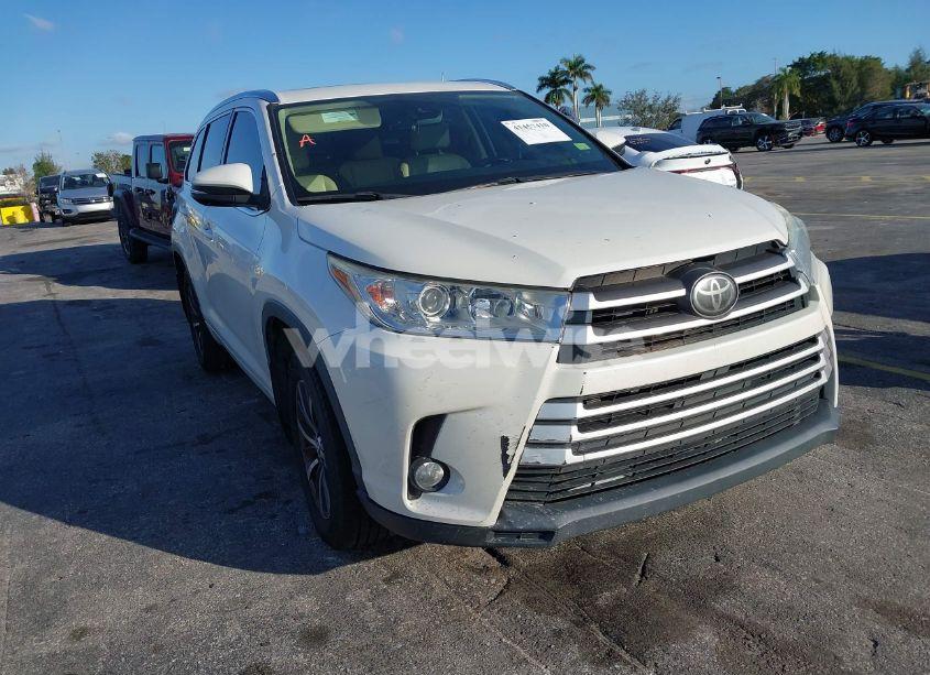 Photo 6 of 2018 Toyota Highlander XLE (VIN 5TDJZRFH4JS544222)