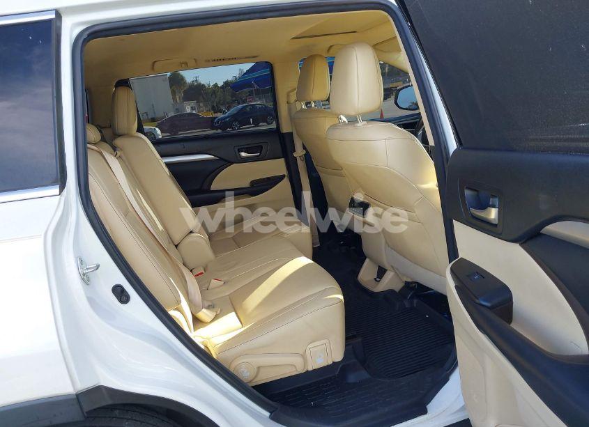 Photo 8 of 2018 Toyota Highlander XLE (VIN 5TDJZRFH4JS544222)