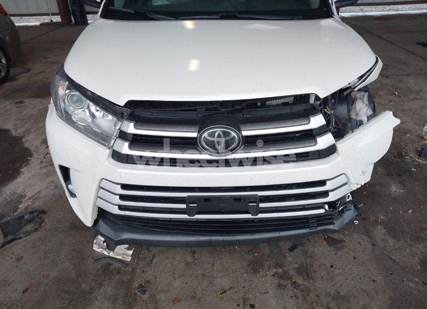 Photo 13 of 2018 Toyota Highlander XLE (VIN 5TDJZRFH4JS544303)