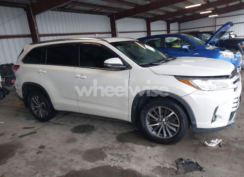 Photo 14 of 2018 Toyota Highlander XLE (VIN 5TDJZRFH4JS544303)