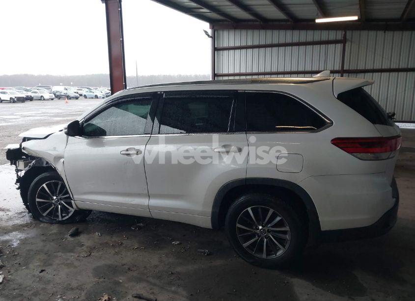 Photo 15 of 2018 Toyota Highlander XLE (VIN 5TDJZRFH4JS544303)