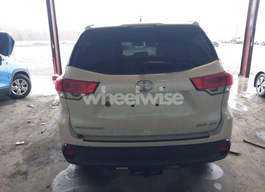 Photo 17 of 2018 Toyota Highlander XLE (VIN 5TDJZRFH4JS544303)