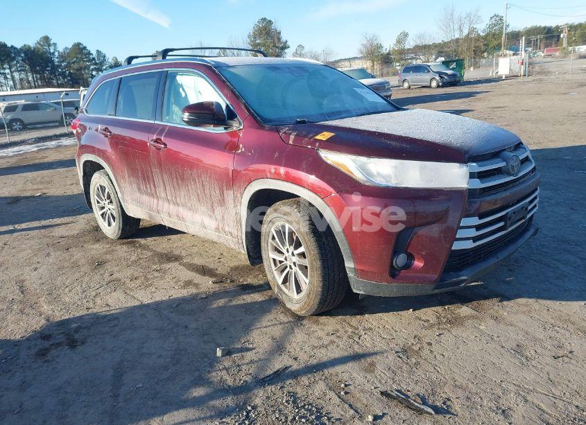 2018 Toyota Highlander XLE (VIN 5TDJZRFH4JS822598) main photo