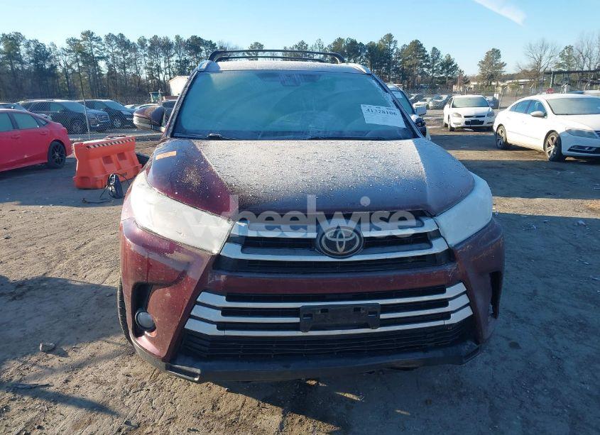 Photo 12 of 2018 Toyota Highlander XLE (VIN 5TDJZRFH4JS822598)
