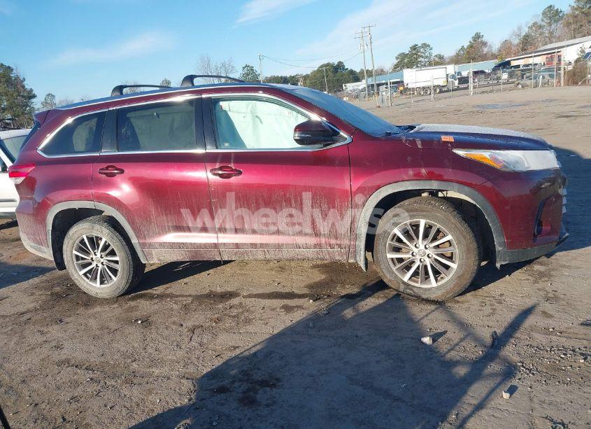 Photo 13 of 2018 Toyota Highlander XLE (VIN 5TDJZRFH4JS822598)