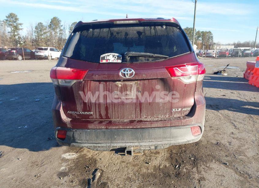 Photo 16 of 2018 Toyota Highlander XLE (VIN 5TDJZRFH4JS822598)