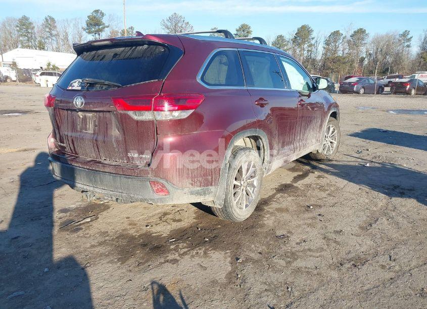 Photo 4 of 2018 Toyota Highlander XLE (VIN 5TDJZRFH4JS822598)