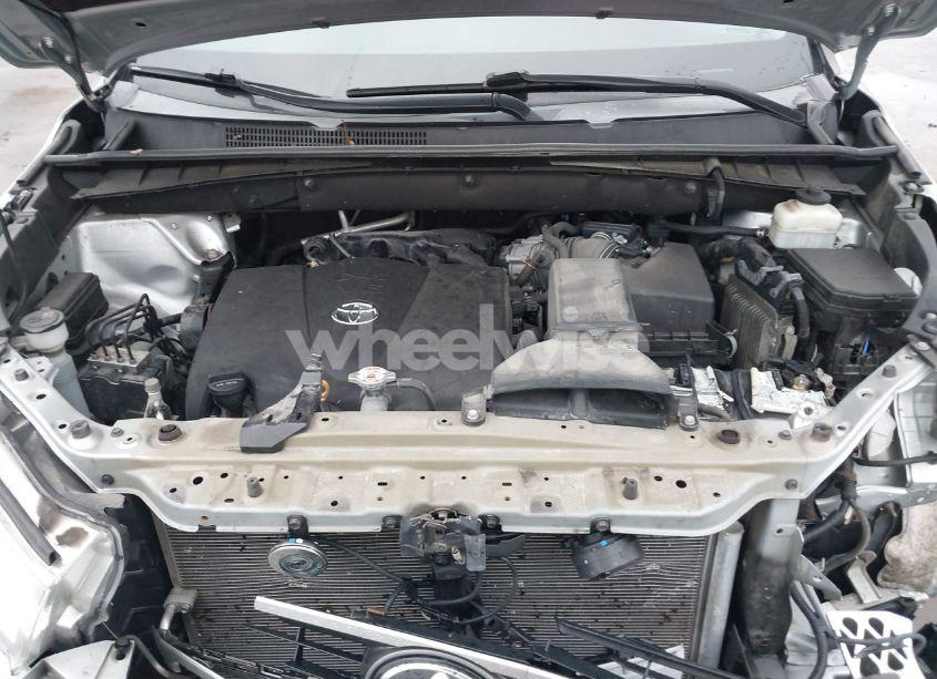 Photo 10 of 2019 Toyota Highlander XLE (VIN 5TDJZRFH4KS568182)
