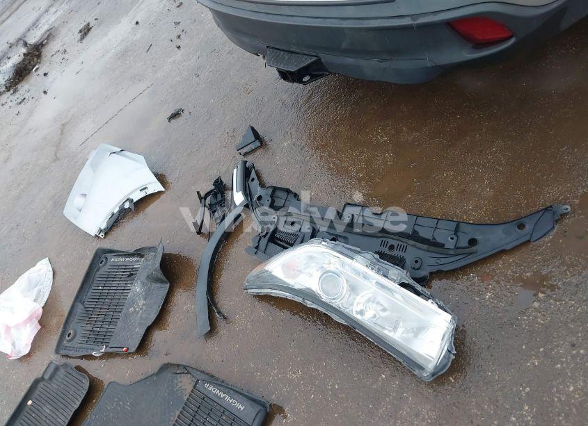 Photo 12 of 2019 Toyota Highlander XLE (VIN 5TDJZRFH4KS568182)