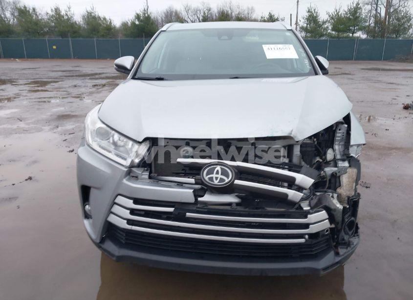 Photo 13 of 2019 Toyota Highlander XLE (VIN 5TDJZRFH4KS568182)