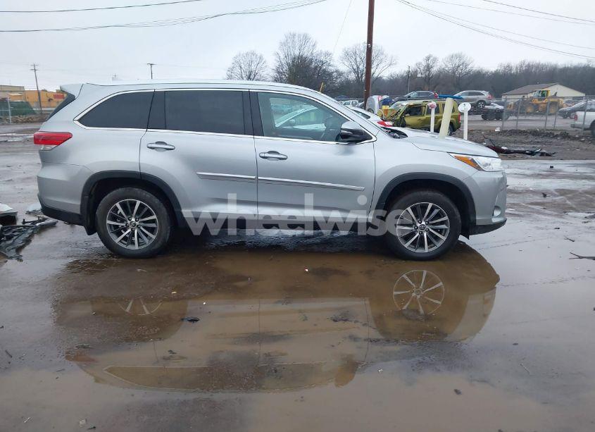 Photo 14 of 2019 Toyota Highlander XLE (VIN 5TDJZRFH4KS568182)