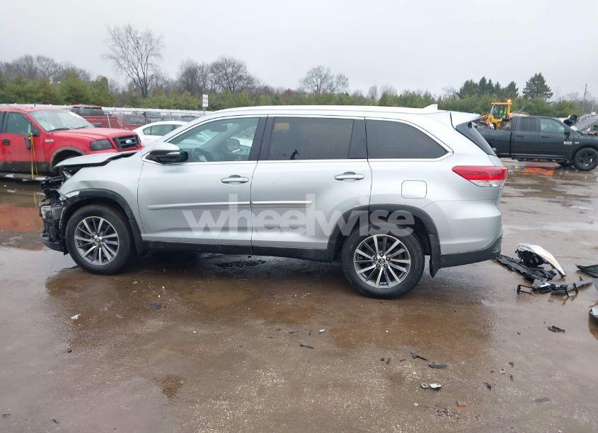 Photo 15 of 2019 Toyota Highlander XLE (VIN 5TDJZRFH4KS568182)