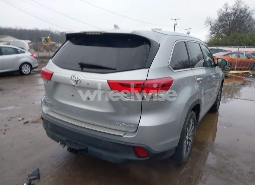 Photo 4 of 2019 Toyota Highlander XLE (VIN 5TDJZRFH4KS568182)