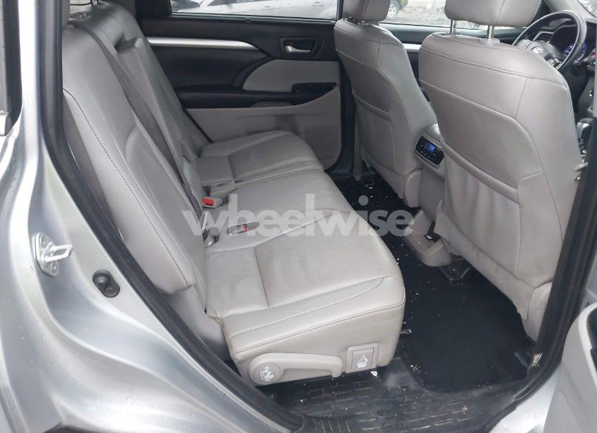 Photo 8 of 2019 Toyota Highlander XLE (VIN 5TDJZRFH4KS568182)