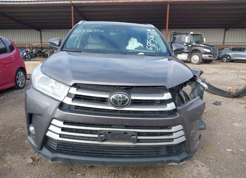 Photo 12 of 2019 Toyota Highlander XLE (VIN 5TDJZRFH4KS585063)