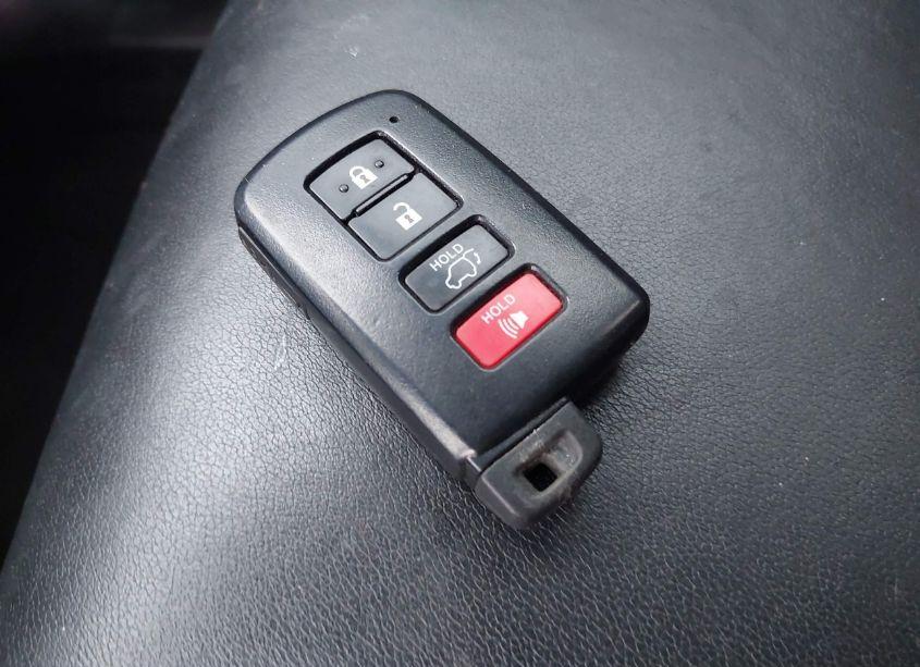 Photo 11 of 2019 Toyota Highlander XLE (VIN 5TDJZRFH4KS589338)