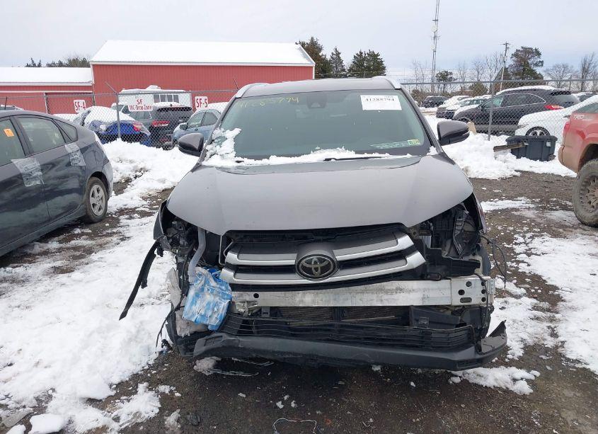 Photo 12 of 2019 Toyota Highlander XLE (VIN 5TDJZRFH4KS589338)