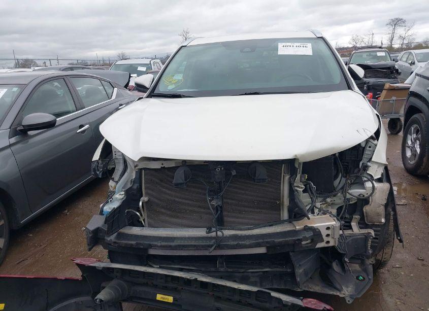 Photo 13 of 2019 Toyota Highlander XLE (VIN 5TDJZRFH4KS608082)