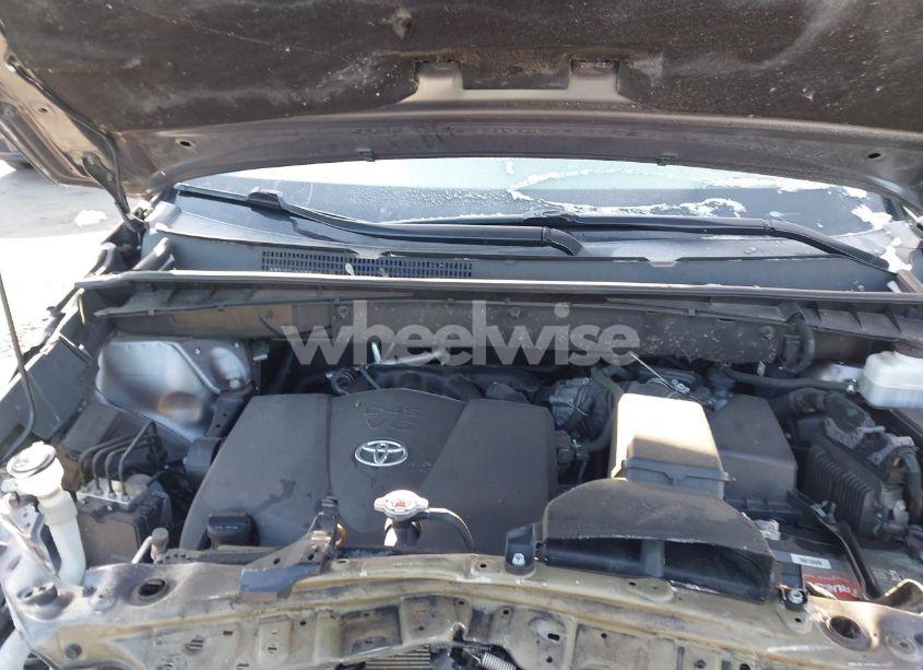 Photo 10 of 2019 Toyota Highlander XLE (VIN 5TDJZRFH4KS614657)