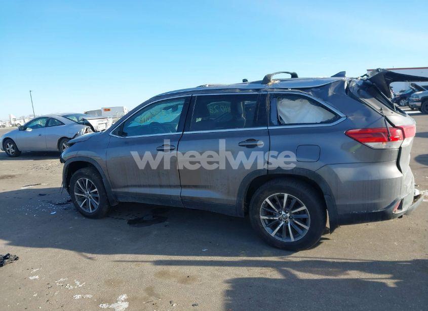 Photo 15 of 2019 Toyota Highlander XLE (VIN 5TDJZRFH4KS614657)
