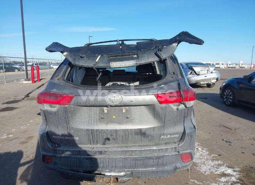 Photo 17 of 2019 Toyota Highlander XLE (VIN 5TDJZRFH4KS614657)