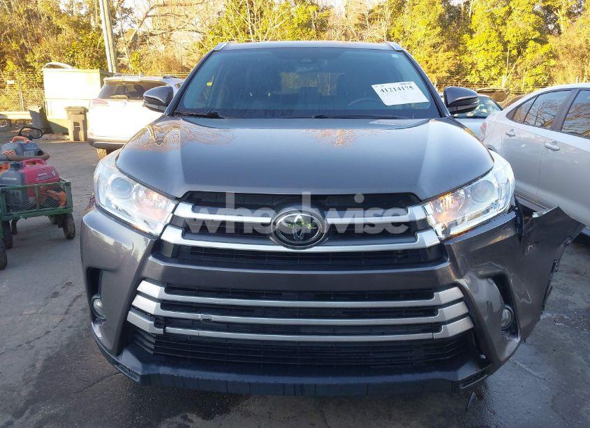 Photo 12 of 2019 Toyota Highlander XLE (VIN 5TDJZRFH4KS620734)