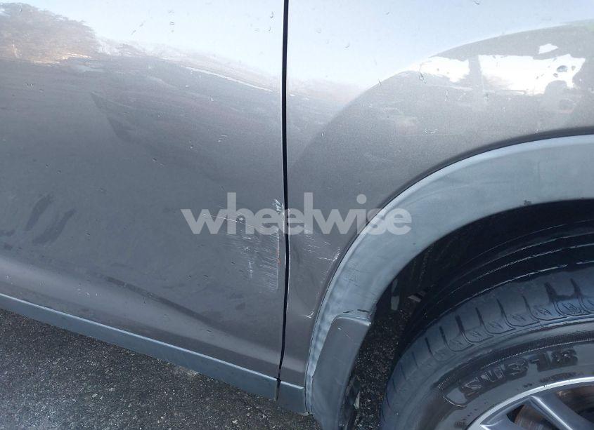 Photo 17 of 2019 Toyota Highlander XLE (VIN 5TDJZRFH4KS620734)