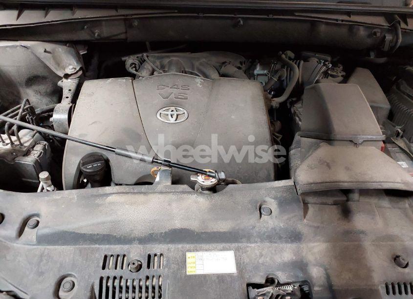 Photo 10 of 2019 Toyota Highlander XLE (VIN 5TDJZRFH4KS629952)