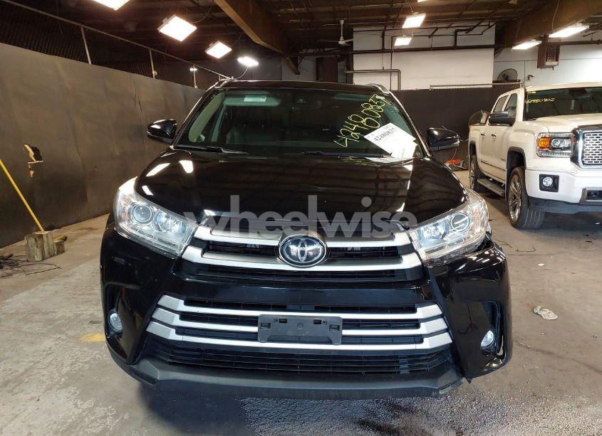 Photo 12 of 2019 Toyota Highlander XLE (VIN 5TDJZRFH4KS629952)