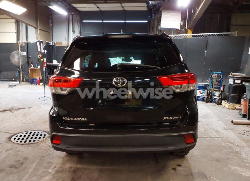 Photo 16 of 2019 Toyota Highlander XLE (VIN 5TDJZRFH4KS629952)