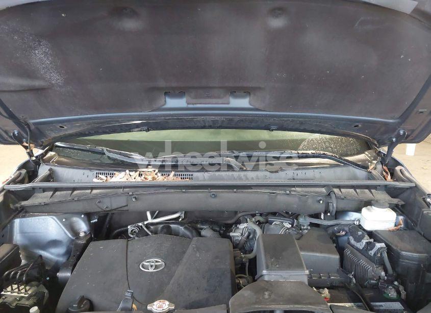 Photo 10 of 2019 Toyota Highlander XLE (VIN 5TDJZRFH4KS747306)