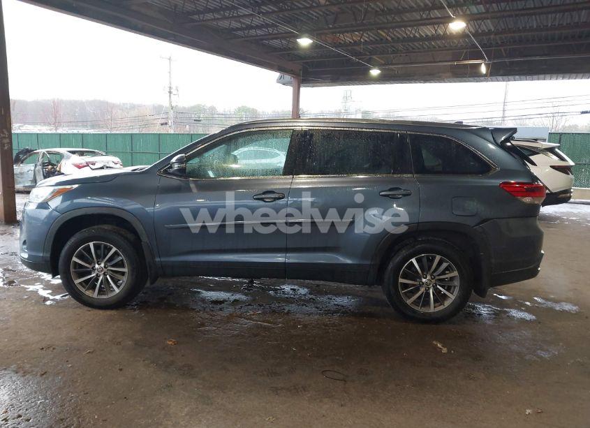 Photo 14 of 2019 Toyota Highlander XLE (VIN 5TDJZRFH4KS747306)