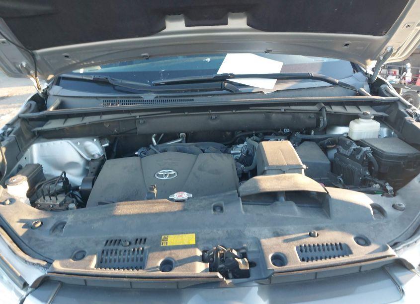 Photo 10 of 2019 Toyota Highlander XLE (VIN 5TDJZRFH4KS925831)