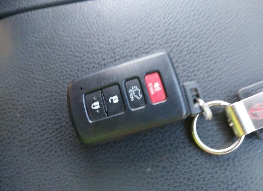 Photo 11 of 2019 Toyota Highlander XLE (VIN 5TDJZRFH4KS925831)