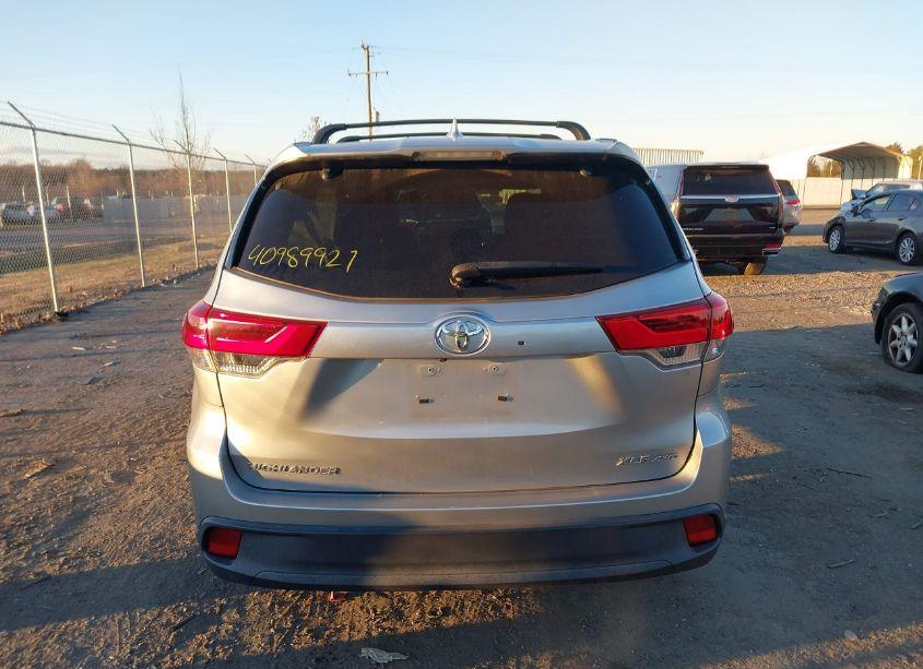 Photo 16 of 2019 Toyota Highlander XLE (VIN 5TDJZRFH4KS925831)