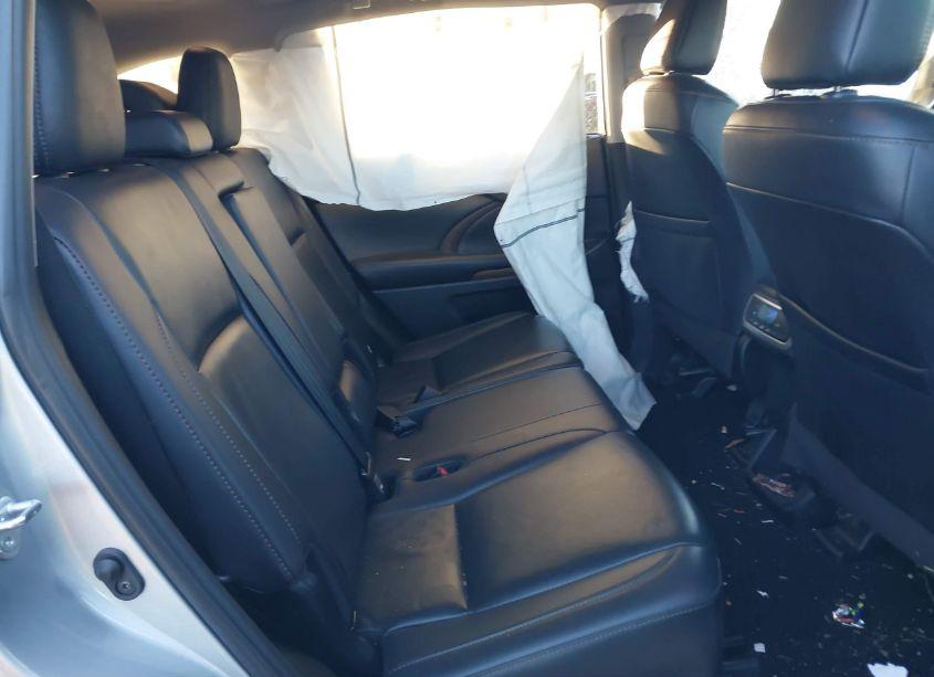 Photo 8 of 2019 Toyota Highlander XLE (VIN 5TDJZRFH4KS925831)