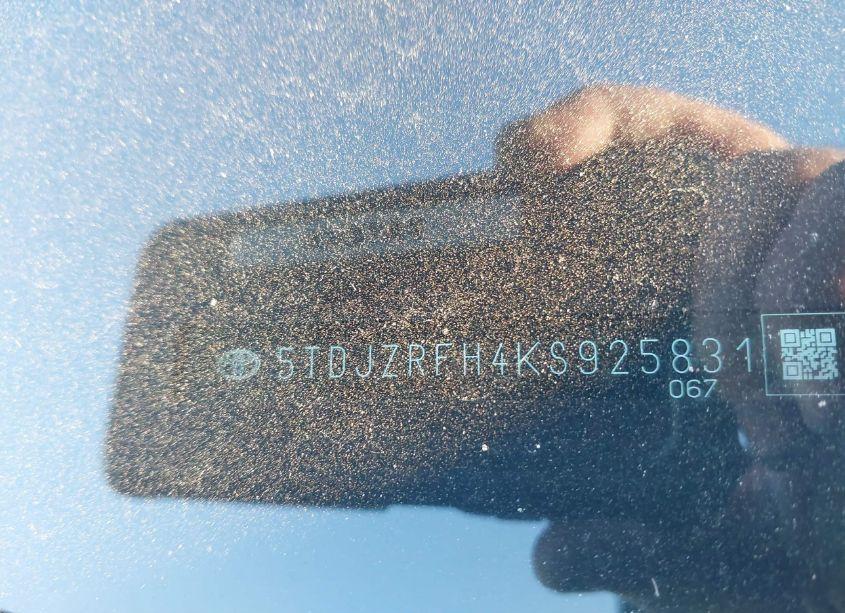 Photo 9 of 2019 Toyota Highlander XLE (VIN 5TDJZRFH4KS925831)