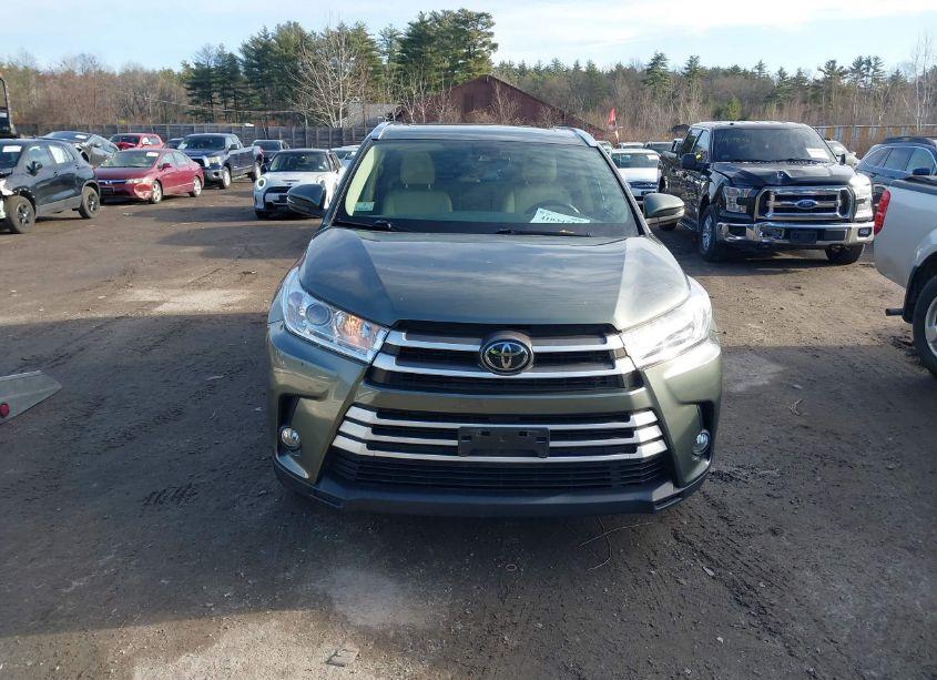 Photo 12 of 2019 Toyota Highlander XLE (VIN 5TDJZRFH4KS931337)