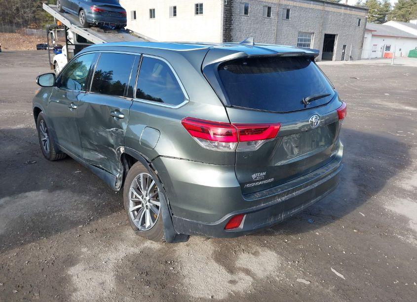 Photo 3 of 2019 Toyota Highlander XLE (VIN 5TDJZRFH4KS931337)
