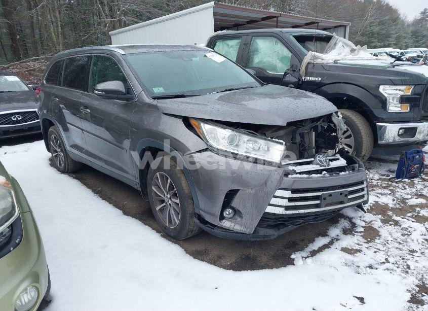 2019 Toyota Highlander XLE (VIN 5TDJZRFH4KS983325) main photo