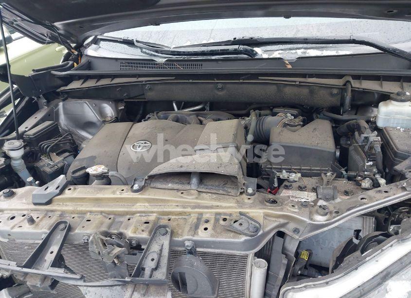 Photo 10 of 2019 Toyota Highlander XLE (VIN 5TDJZRFH4KS983325)